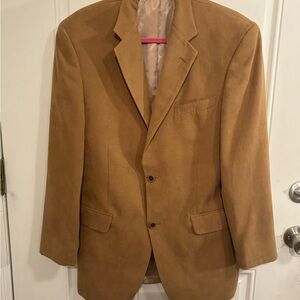 Classic Tan Sport Coat with Notched‎ Lapels and Structured Silhouette